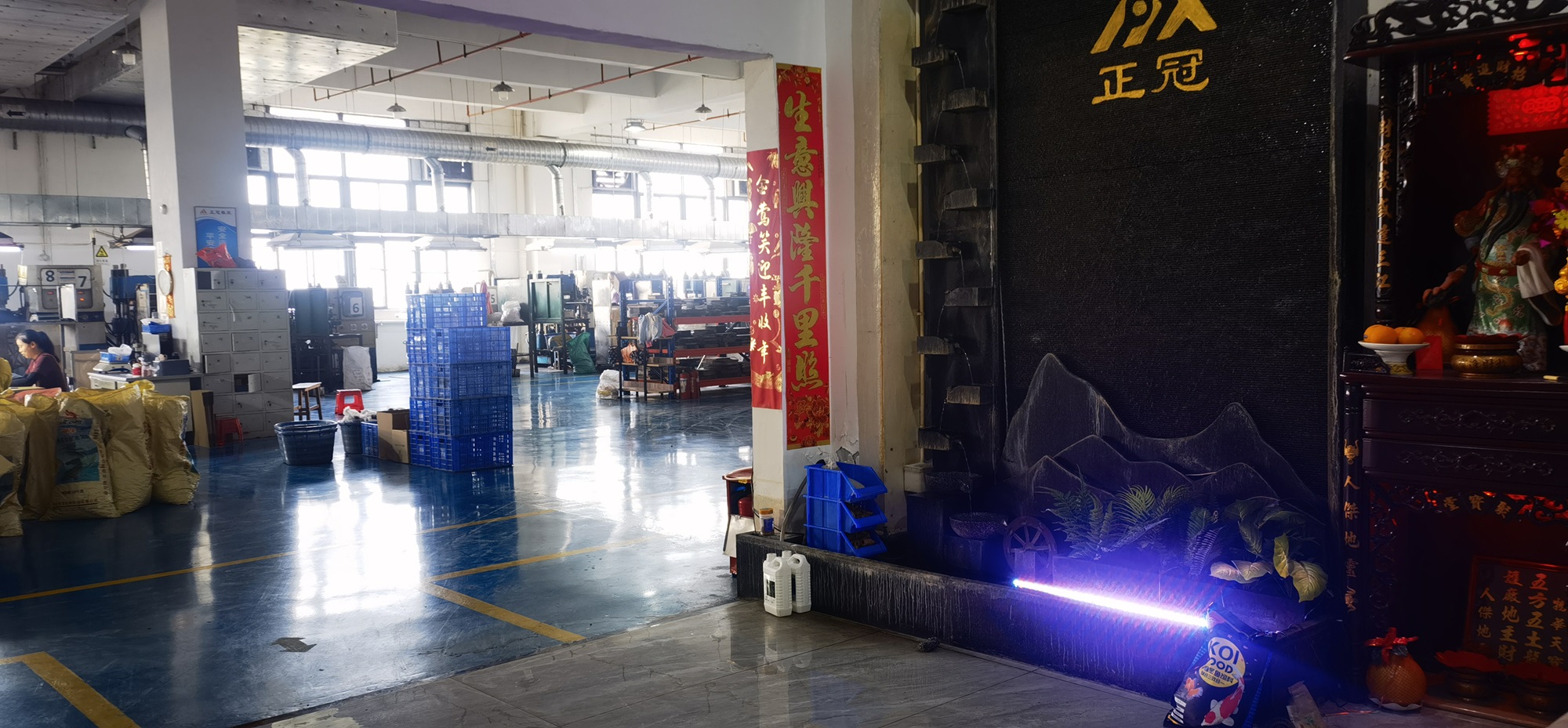 Präzision basteln: Ein Tag im Leben eines Zhengguan -Gummi- und Silikon -Herstellungszentrums