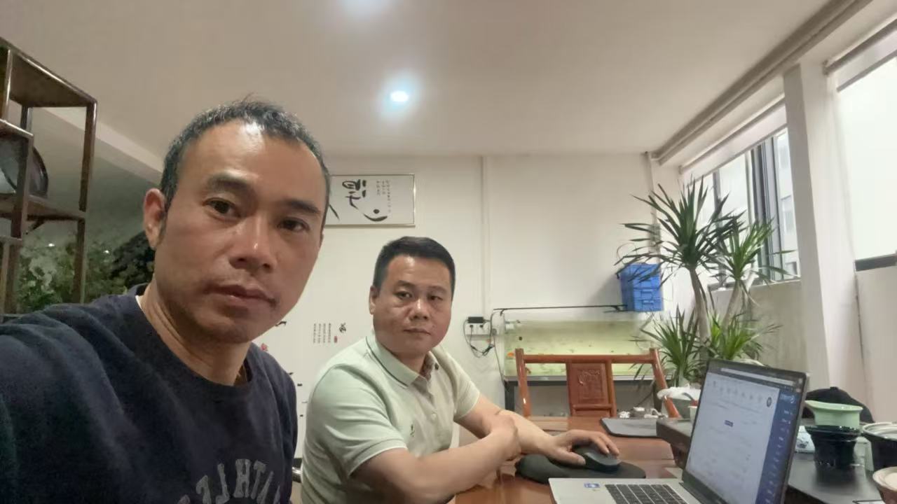 Begrüßung angesehene Kunden, um Exzellenz in der Zhengguan -Gummi -Produktionsstätte zu erkunden
