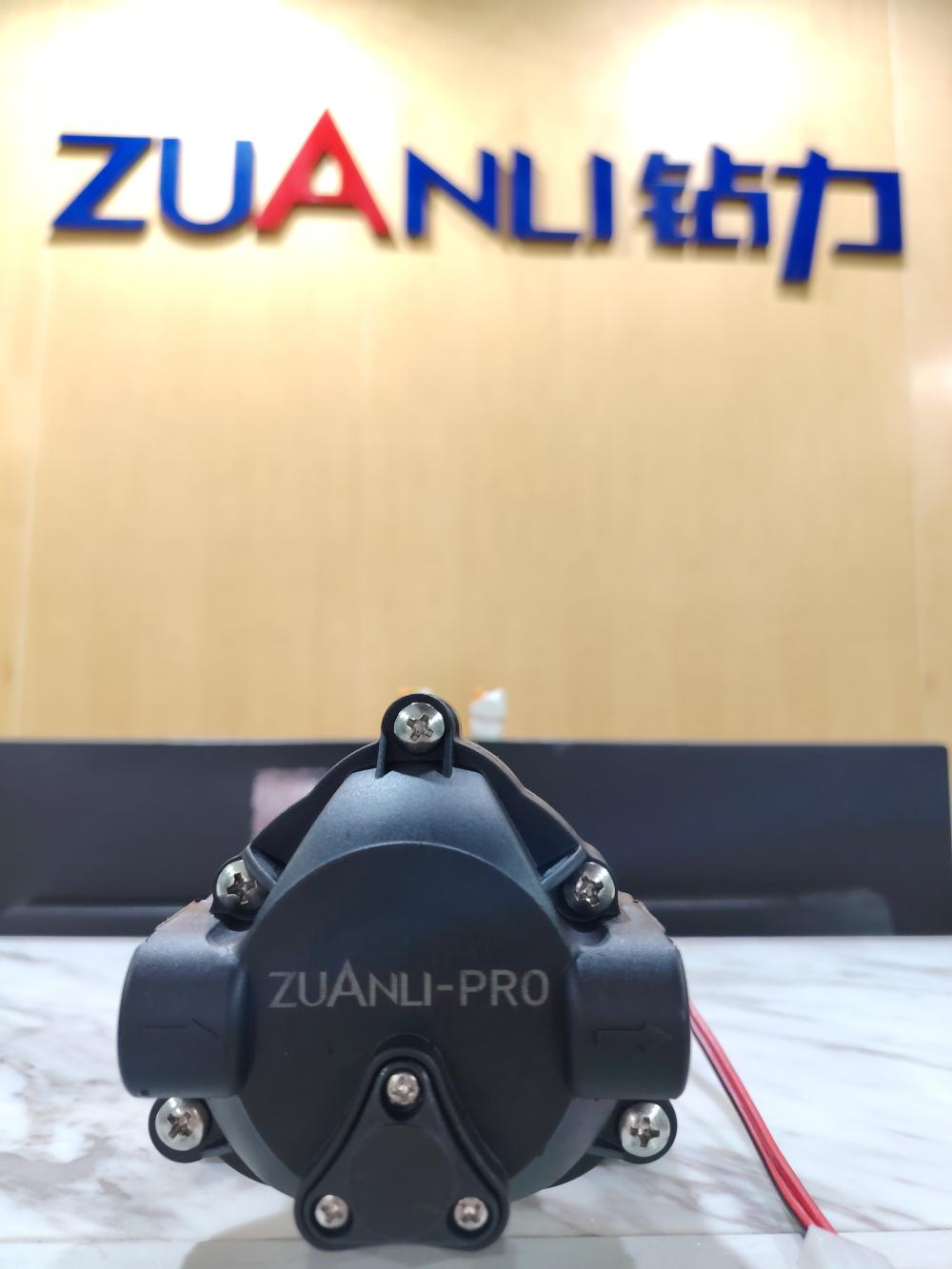 Festlicher Ansturm, makelloser Versand! Container auf dem Weg zu einem geschätzten Partner.ZUANLI RO PUMP.